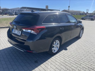 Toyota Auris 1,8 E-CVT Hybrid CZauto 1 2015