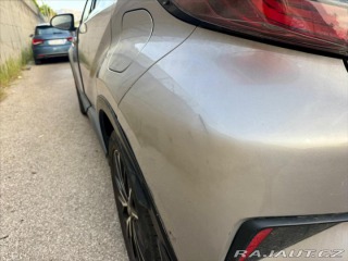 Toyota C-HR 1,8 i 72kw Hybrid e-CVT 2018