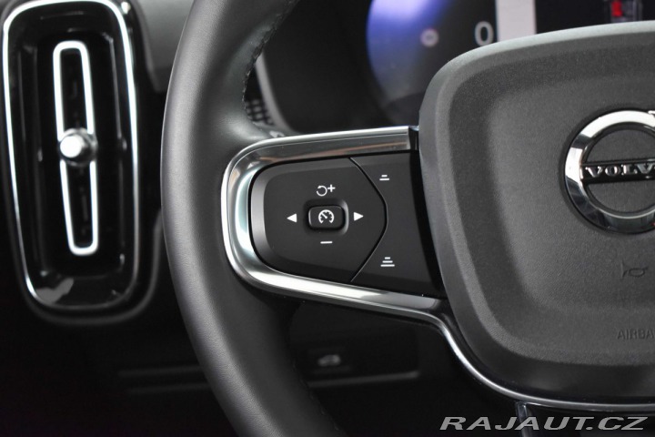 Volvo XC40 B4 AWD ULTIMATE BRIGHT*ČR 2023