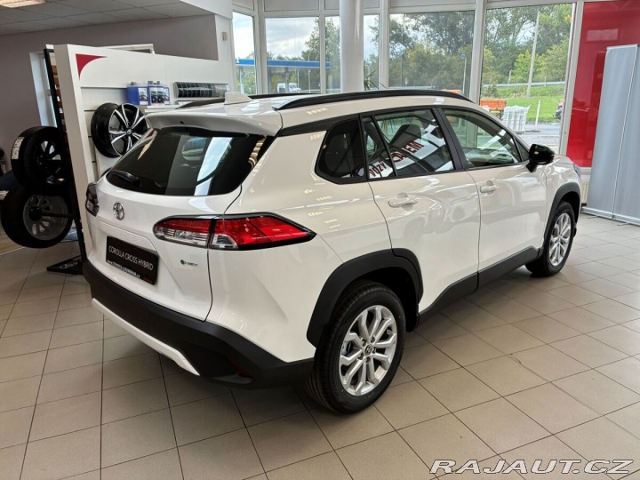 Toyota Corolla Cross Comfort 1,8 Hybrid 140 1800