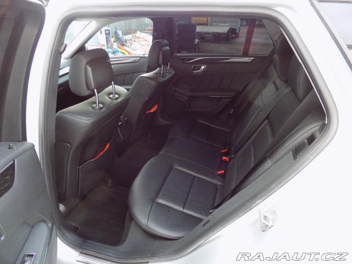 Mercedes-Benz E E 300CDI/bi-xenon/Avantga 2011