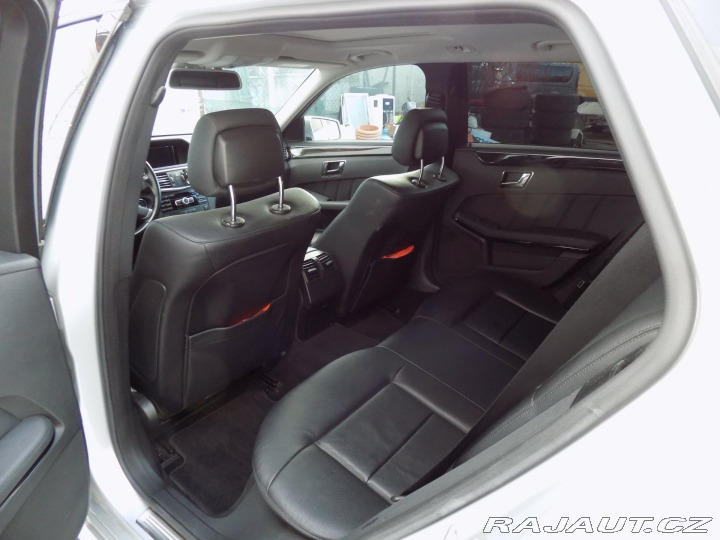 Mercedes-Benz E E 300CDI/bi-xenon/Avantga 2011