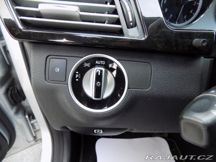 Mercedes-Benz E E 300CDI/bi-xenon/Avantga 2011