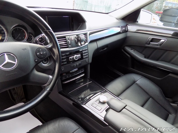 Mercedes-Benz E E 300CDI/bi-xenon/Avantga 2011