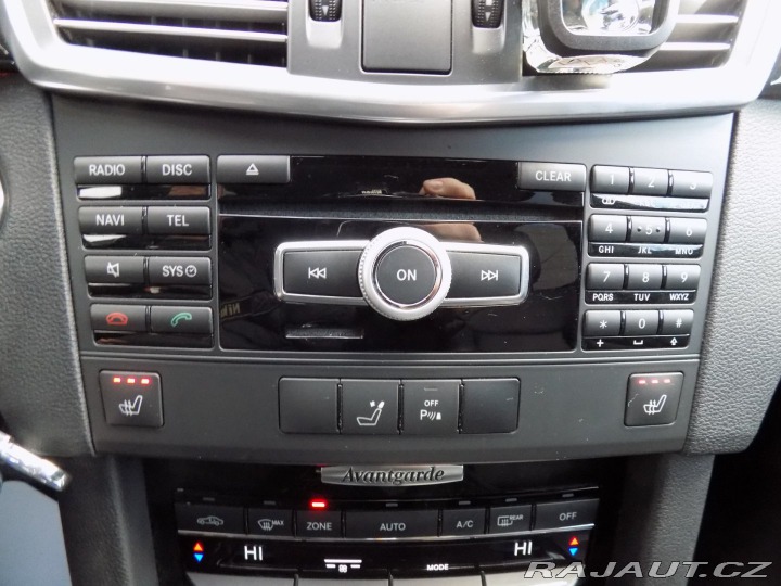 Mercedes-Benz E E 300CDI/bi-xenon/Avantga 2011