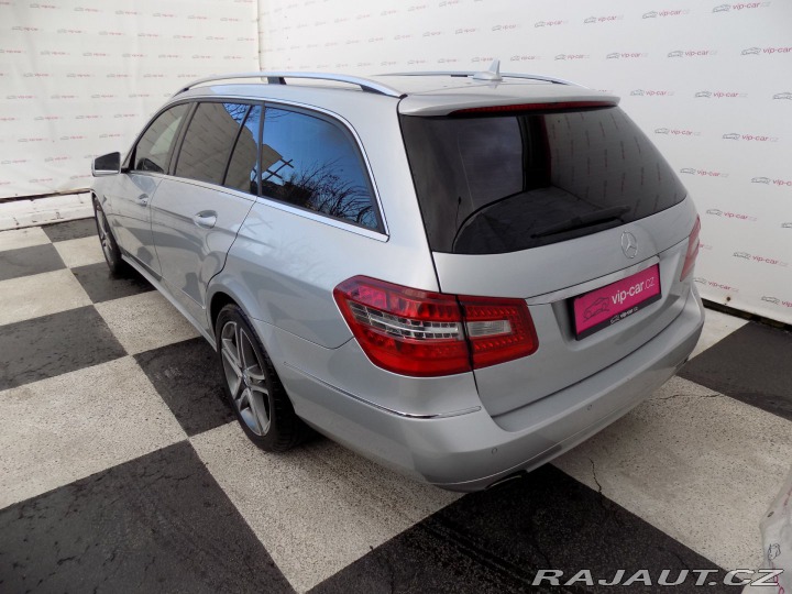 Mercedes-Benz E E 300CDI/bi-xenon/Avantga 2011