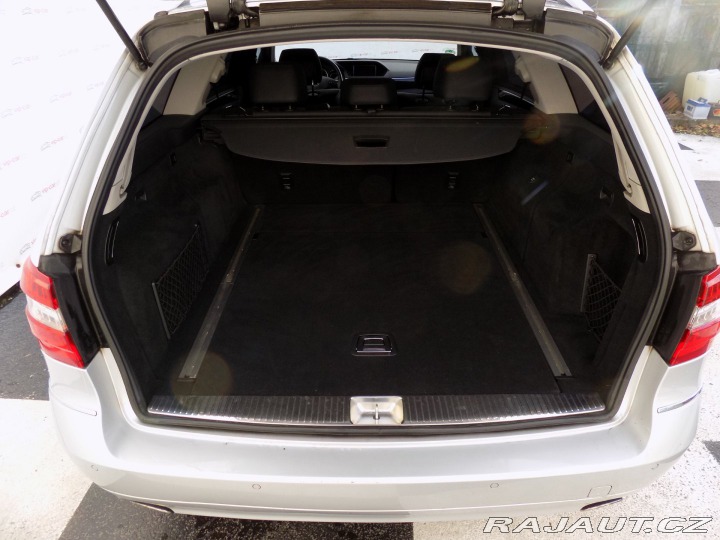 Mercedes-Benz E E 300CDI/bi-xenon/Avantga 2011