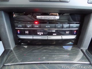 Mercedes-Benz E E 300CDI/bi-xenon/Avantga 2011
