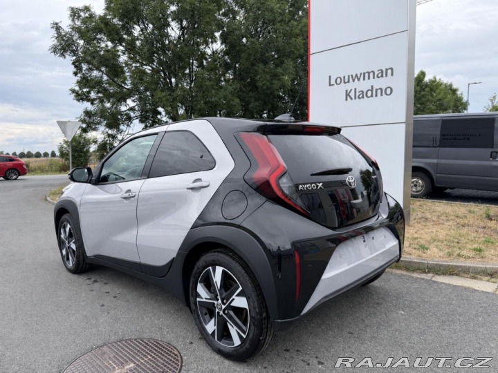 Toyota Aygo 1.5HEV Style Smart 1800