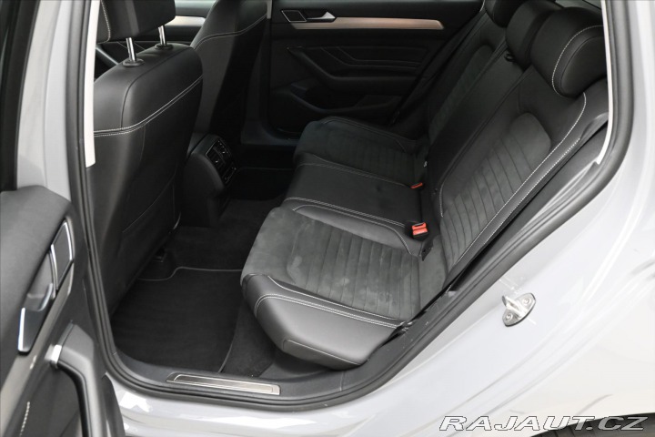 Volkswagen Passat 2,0 TDI 110 kW DSG ELEGAN 2023