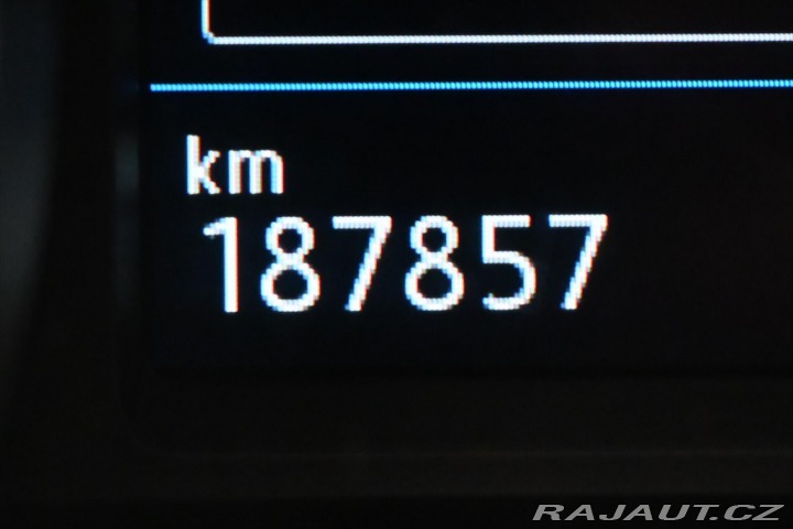 Volkswagen Passat 2,0 TDI 110 kW DSG ELEGAN 2023