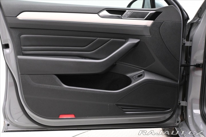 Volkswagen Passat 2,0 TDI 110 kW DSG ELEGAN 2023