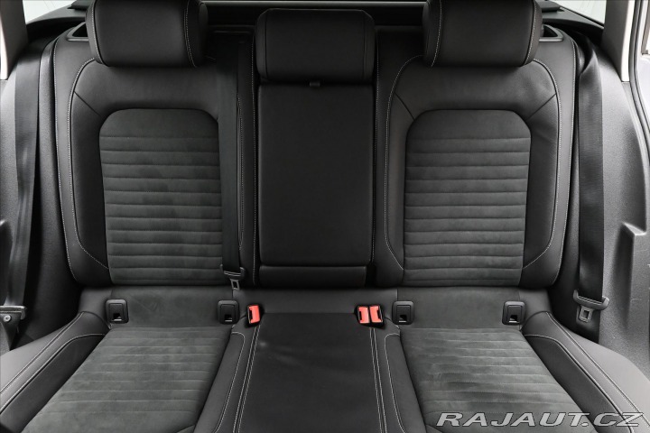 Volkswagen Passat 2,0 TDI 110 kW DSG ELEGAN 2023
