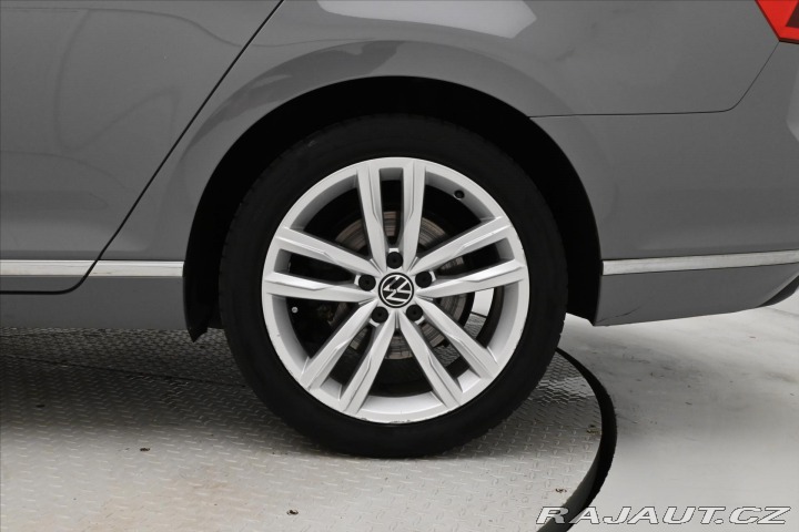 Volkswagen Passat 2,0 TDI 110 kW DSG ELEGAN 2023