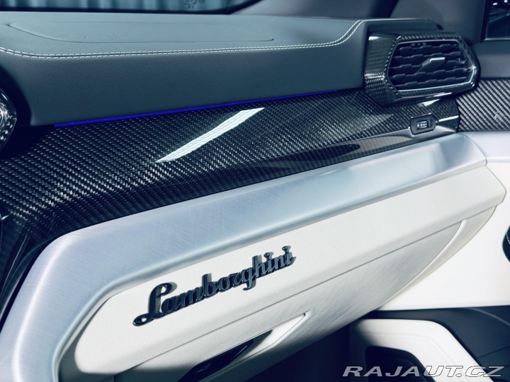Lamborghini Urus S 23 MASAŽ HUD CARBON ZÁR 2024