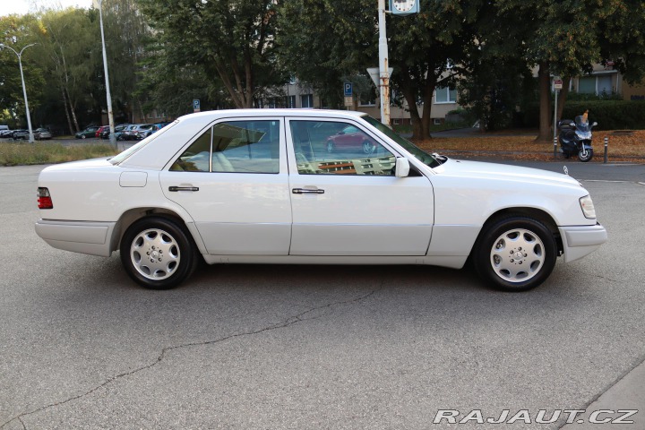 Mercedes-Benz 124 W124 320 E Sedan (1993) 1993