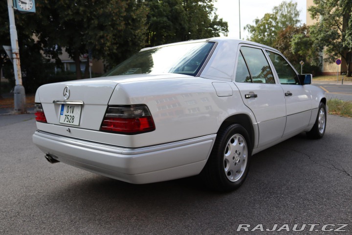 Mercedes-Benz 124 W124 320 E Sedan (1993) 1993