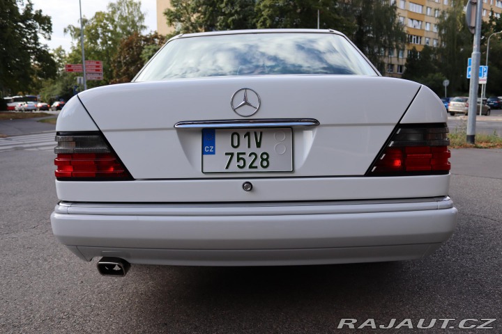 Mercedes-Benz 124 W124 320 E Sedan (1993) 1993