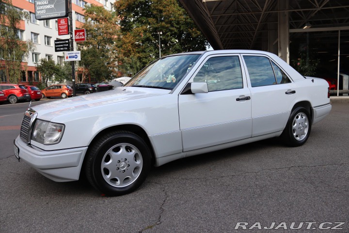 Mercedes-Benz 124 W124 320 E Sedan (1993) 1993