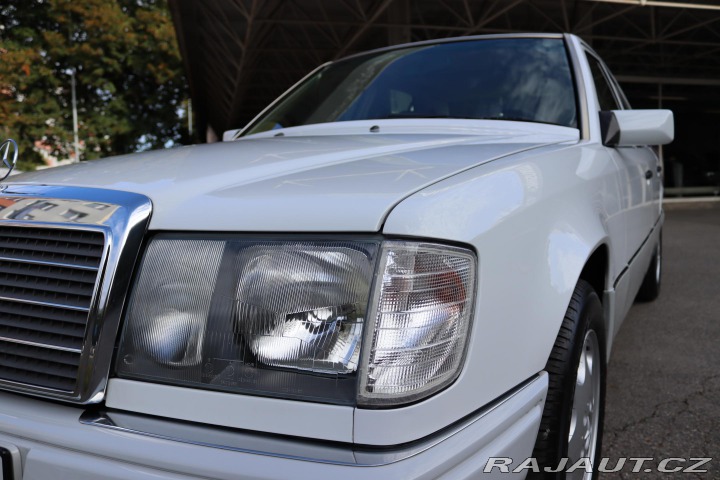 Mercedes-Benz 124 W124 320 E Sedan (1993) 1993