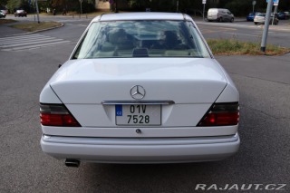 Mercedes-Benz 124 W124 320 E Sedan (1993) 1993