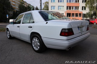 Mercedes-Benz 124 W124 320 E Sedan (1993) 1993