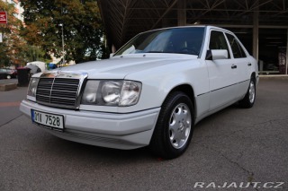 Mercedes-Benz 124 W124 320 E Sedan (1993) 1993