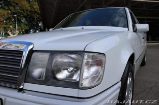 Mercedes-Benz 124 W124 320 E Sedan (1993) 1993