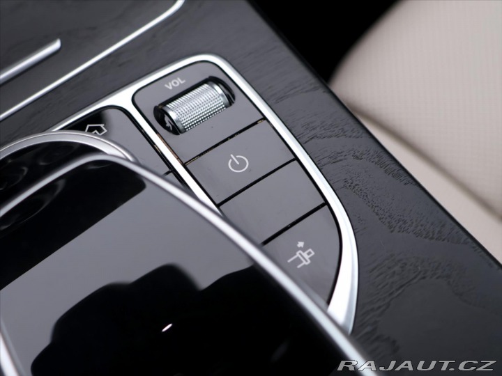 Mercedes-Benz C 2,0 300 190kW 4MATIC CZ D 2020