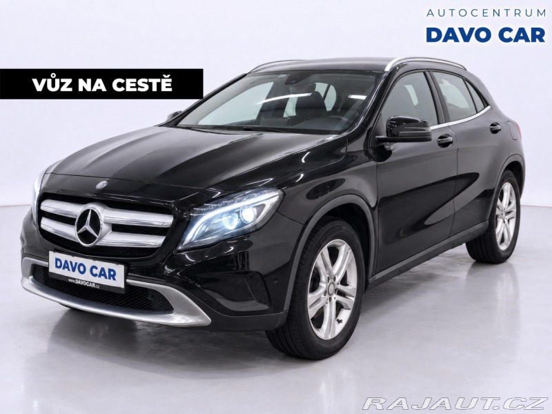 Mercedes-Benz GLA 1,6 180 90 kw Bi-Xenon Na