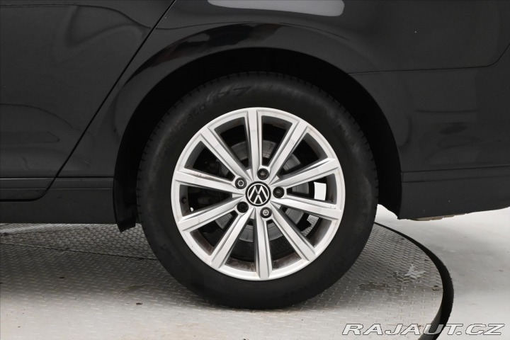 Volkswagen Passat 1,5 TSI 110kW DSG Busines 2020