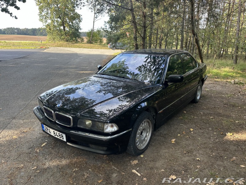 BMW 7 735i V8 manuál