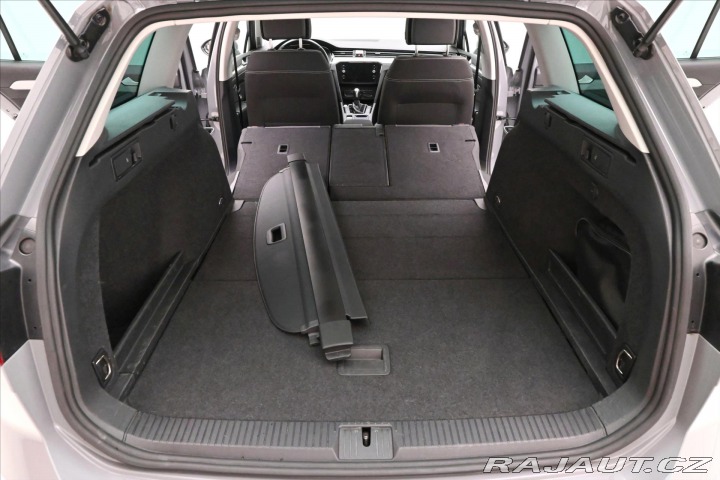 Volkswagen Passat 2,0 TDI 110kW DSG Busines 2023