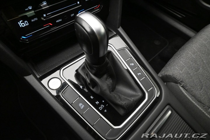Volkswagen Passat 2,0 TDI 110kW DSG Busines 2023