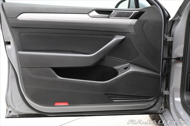 Volkswagen Passat 2,0 TDI 110kW DSG Busines 2023