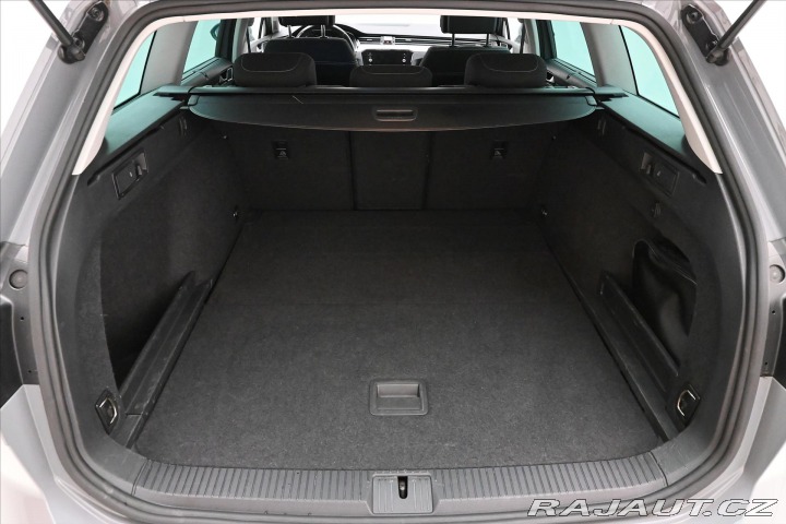 Volkswagen Passat 2,0 TDI 110kW DSG Busines 2023
