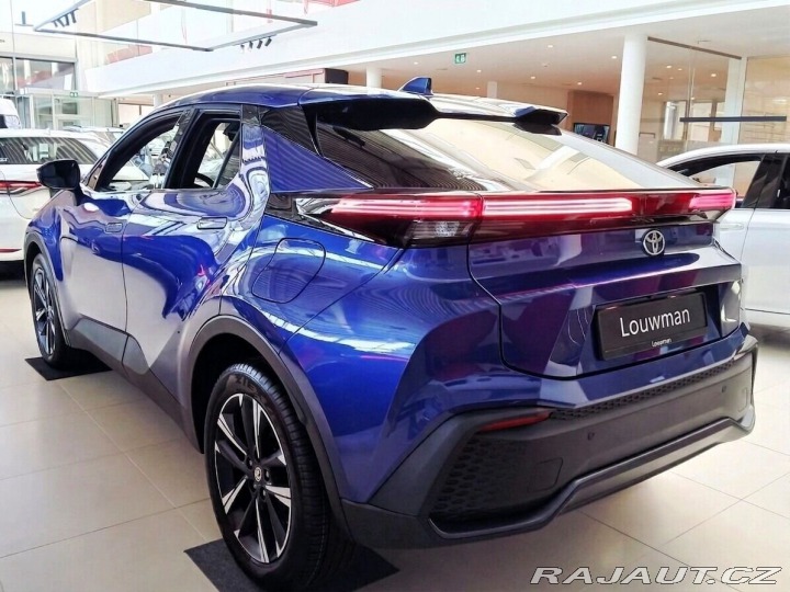 Toyota C-HR Style 1,8 Hybrid + Zimní 1800