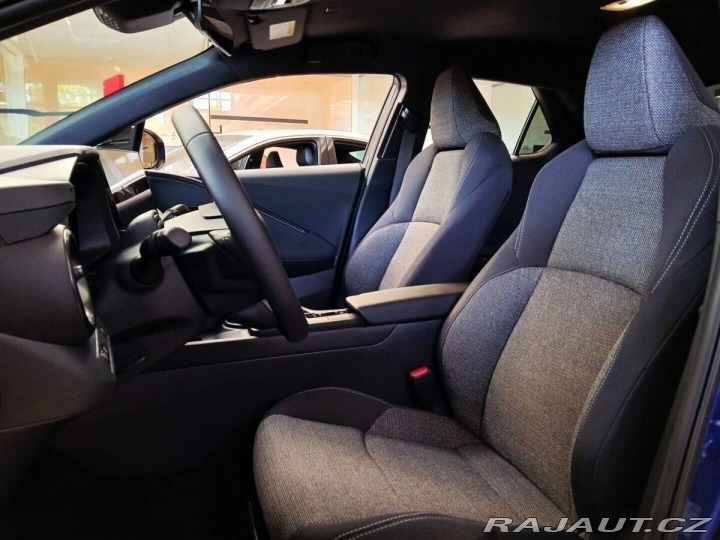 Toyota C-HR Style 1,8 Hybrid + Zimní 1800