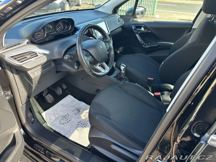 Peugeot 208 1,2Turbo 81kw Style 2015