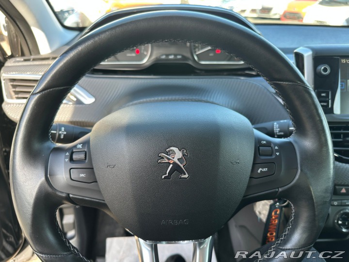 Peugeot 208 1,2Turbo 81kw Style 2015