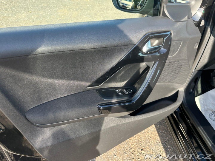 Peugeot 208 1,2Turbo 81kw Style 2015