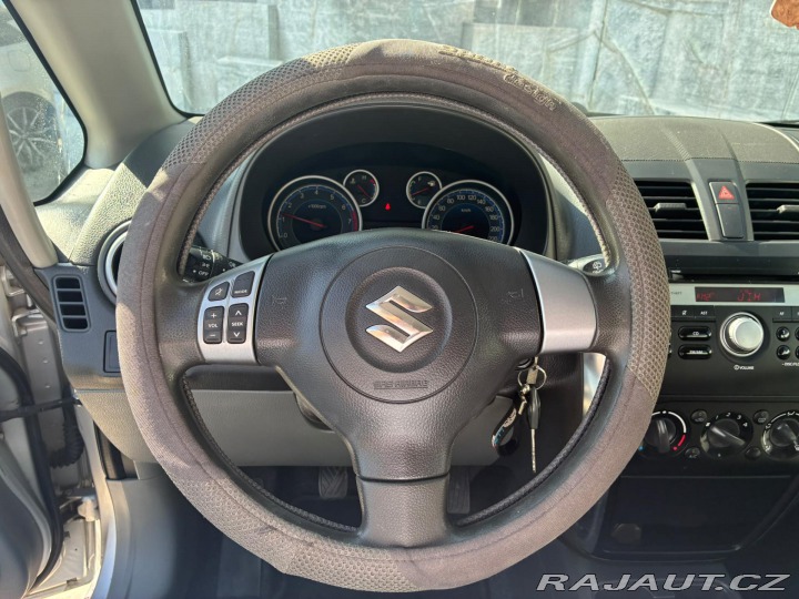 Suzuki SX4 1.6i, 88KW, VYHŘ. SEDADLA 2011