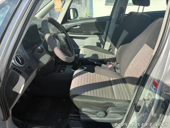 Suzuki SX4 1.6i, 88KW, VYHŘ. SEDADLA 2011