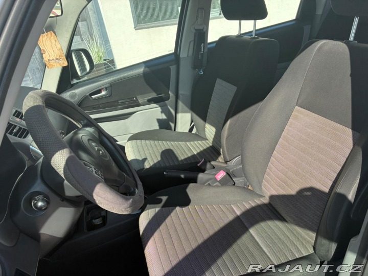 Suzuki SX4 1.6i, 88KW, VYHŘ. SEDADLA 2011