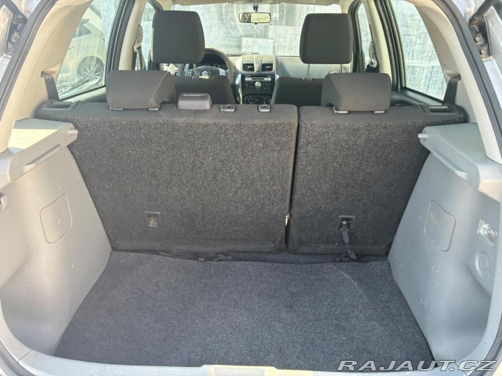 Suzuki SX4 1.6i, 88KW, VYHŘ. SEDADLA 2011