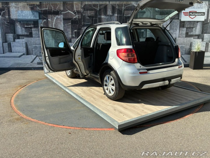 Suzuki SX4 1.6i, 88KW, VYHŘ. SEDADLA 2011