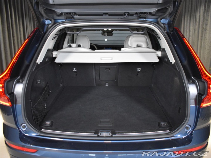 Volvo XC60 2,0 B4 AWD Plus dark Bezk 2023