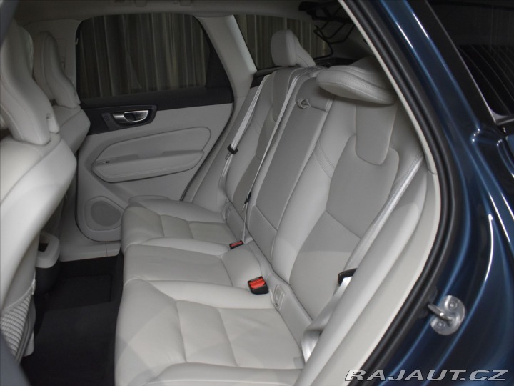 Volvo XC60 2,0 B4 AWD Plus dark Bezk 2023