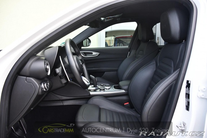 Alfa Romeo Giulia 2.0T 16V 206kW VELOCE AT8 2024