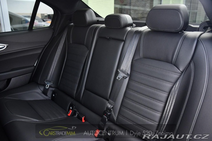 Alfa Romeo Giulia 2.0T 16V 206kW VELOCE AT8 2024